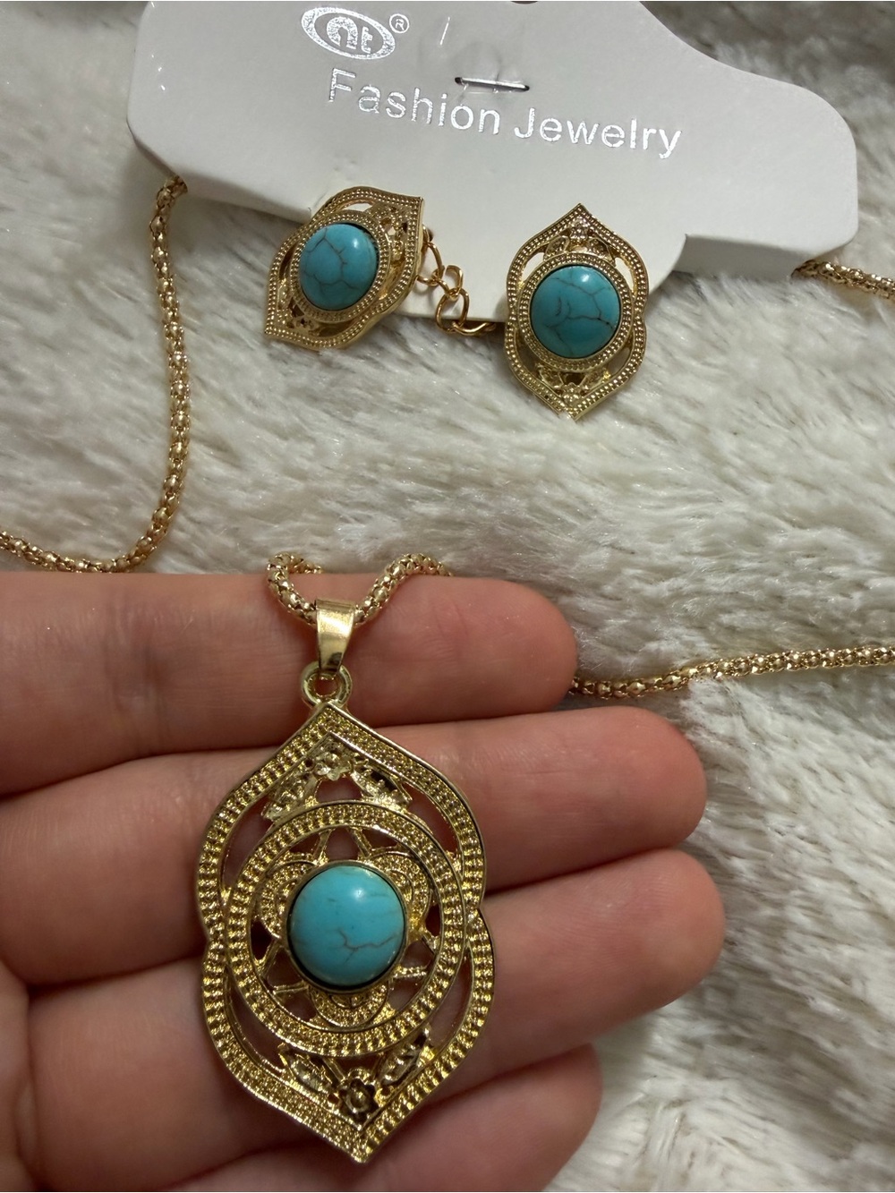 Fashion Jewelry Gold-Tone Filigree Necklace with Turquoise Cabochon